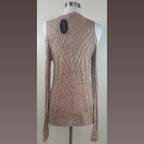 Cold Shoulder Cutout Long Sleeve Sweater - Picture 6 of 7